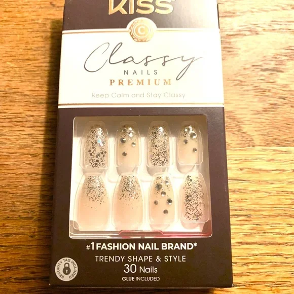 Kiss Classy Nude and Glitter Nails (Package of 4) - Picture 5 of 10